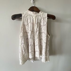Lace sleeveless off-white blouse